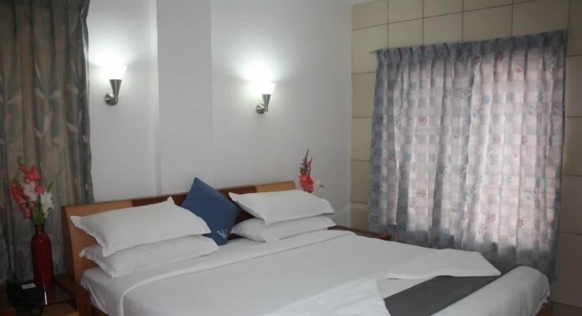 Hotel White Parrot Mysore Extérieur photo