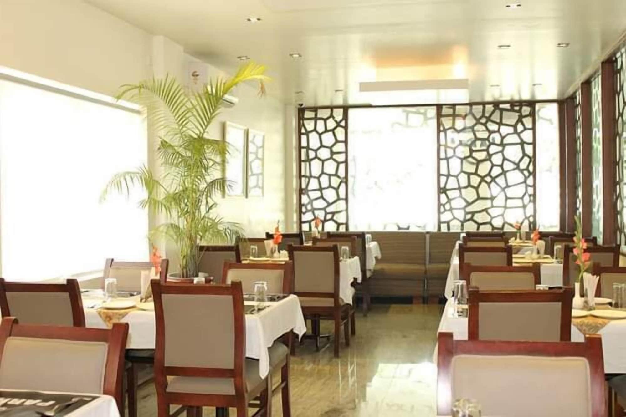 Hotel White Parrot Mysore Extérieur photo